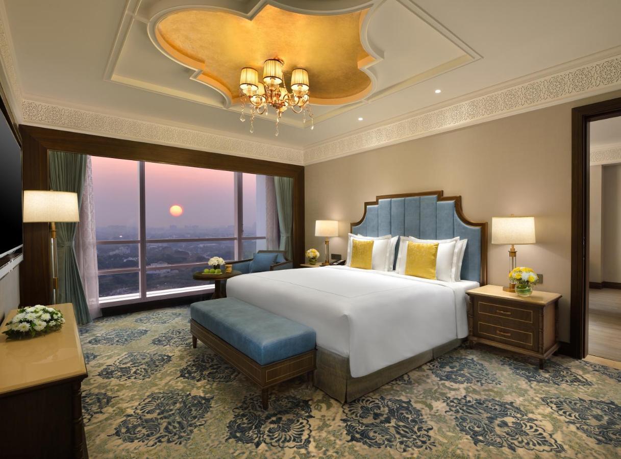 Taj Skyline Ahmedabad Hotel Buitenkant foto Presidential Suite