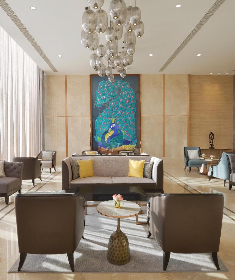 Taj Skyline Ahmedabad Hotel Buitenkant foto The lobby of the Taj Bengal
